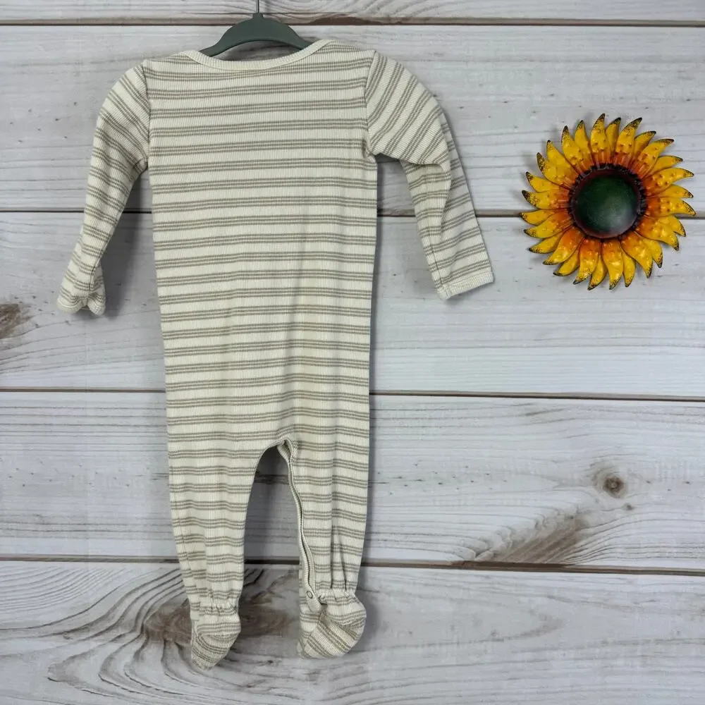 q by quicy mae baby footie 12-18M‎